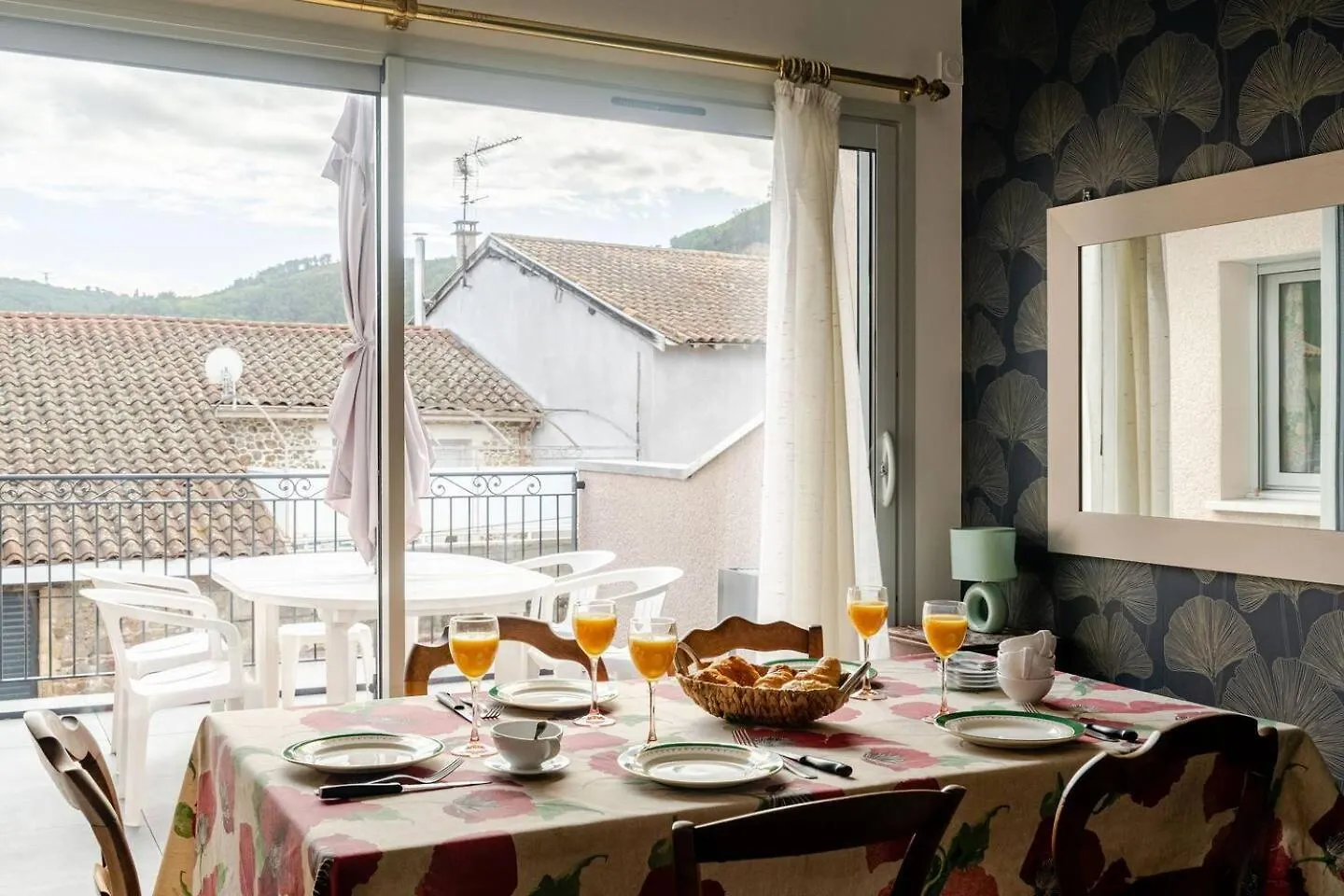 Hébergement de vacances Elegante Maison T4 Avec Terrasse Vue Rhone Sablons